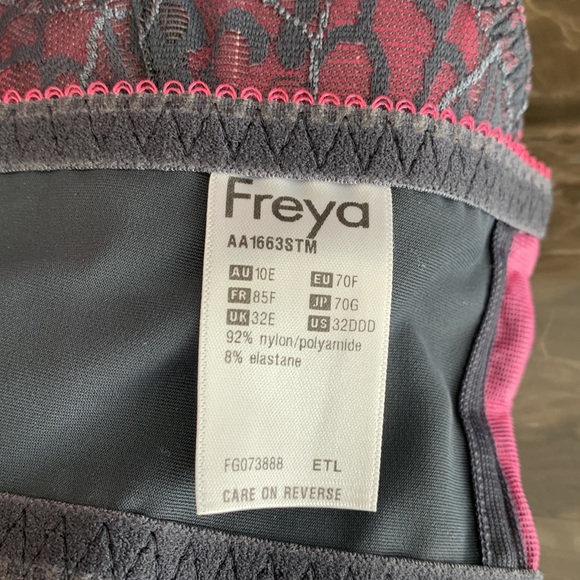 Freya molded plunge bra with underwire - Picture 4 of 8